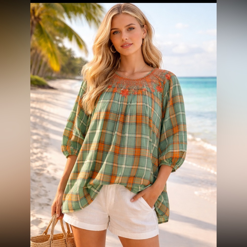 Molly’s Womens Size Medium Smocked Neckline Puff Sleeve Top